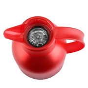 Rote Isolierkanne SAMBA von oben mit geöffnetem Deckel und sichtbarem Innenraum.