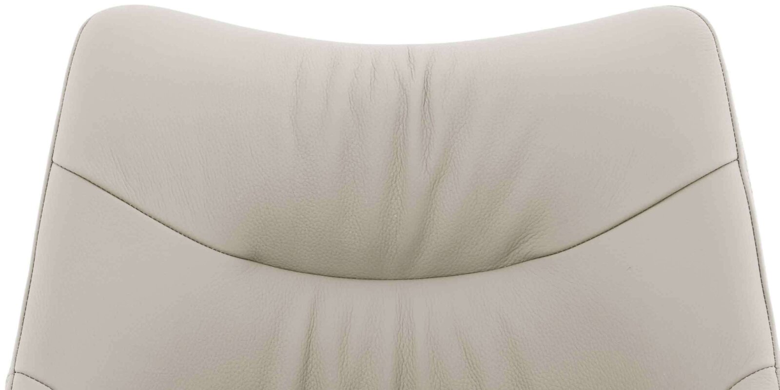 Close-up van de rugleuning van een fauteuil van beige leer, gezien vanaf de voorkant.