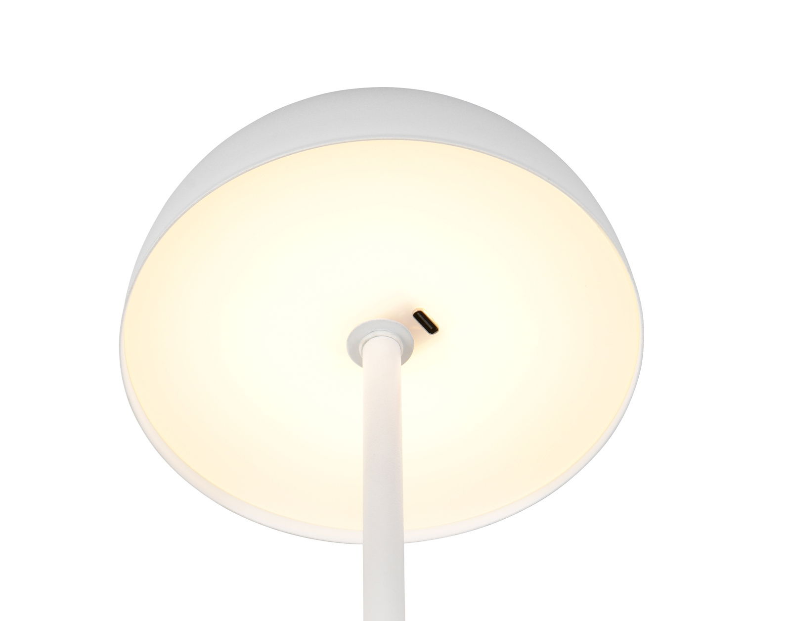 Unteransicht einer weißen Akku-Tischleuchte MUNOZ von Reality Leuchten mit leuchtendem Lampenschirm.