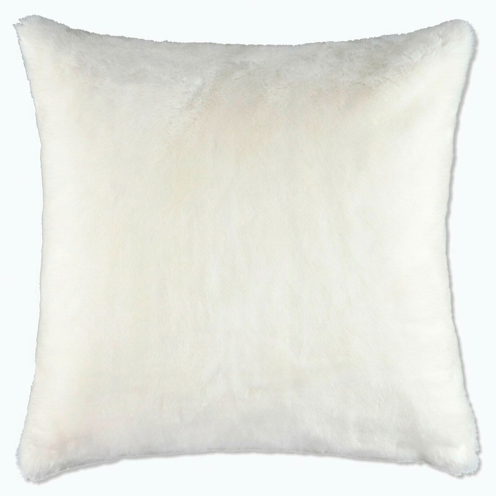 Weißes, flauschiges Kissen in Nahaufnahme, quadratische Form, Vorderansicht.