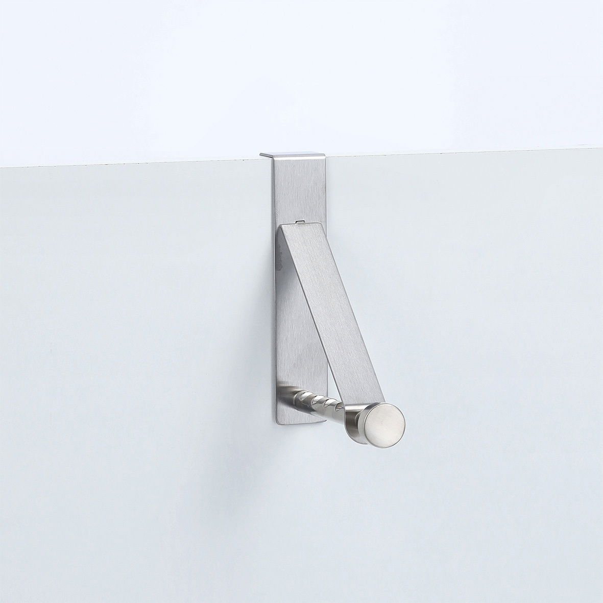 Edelstahl Türhänger, seitliche Perspektive, an einer Tür montiert