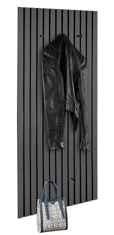 Moderne Wandgarderobe mit vertikalen Streifen, schwarzer Jacke und Tasche, seitliche Perspektive