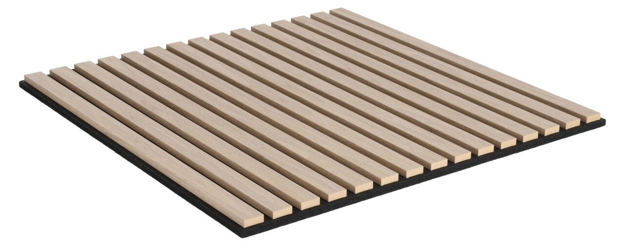Akustikpaneel aus Holz mit parallelen Lamellen, seitliche Perspektive
