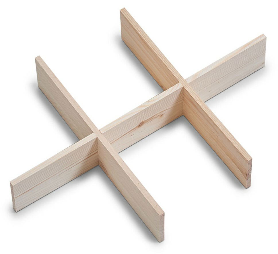Holztrenner in Kreuzform aus hellem Holz, von oben betrachtet
