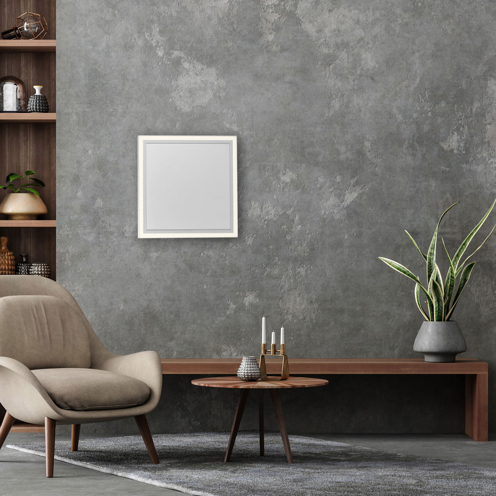 Moderne Deckenleuchte mit IR-Heizung in einem stilvollen Wohnzimmer, frontal betrachtet.