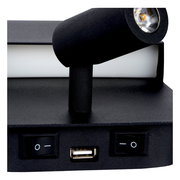 Nahaufnahme der Lucide Wand- und Bettleuchte BOXER mit zwei Schaltern und einem USB-Anschluss auf der Vorderseite.