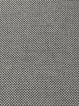Nahaufnahme eines schwarz-weiß gemusterten Stoffes, der für eine Hochlehnerauflage verwendet wird.