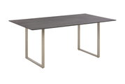 Moderner Loungetisch mit rechteckiger, dunkler Tischplatte und schlanken, metallischen Beinen, seitliche Perspektive.