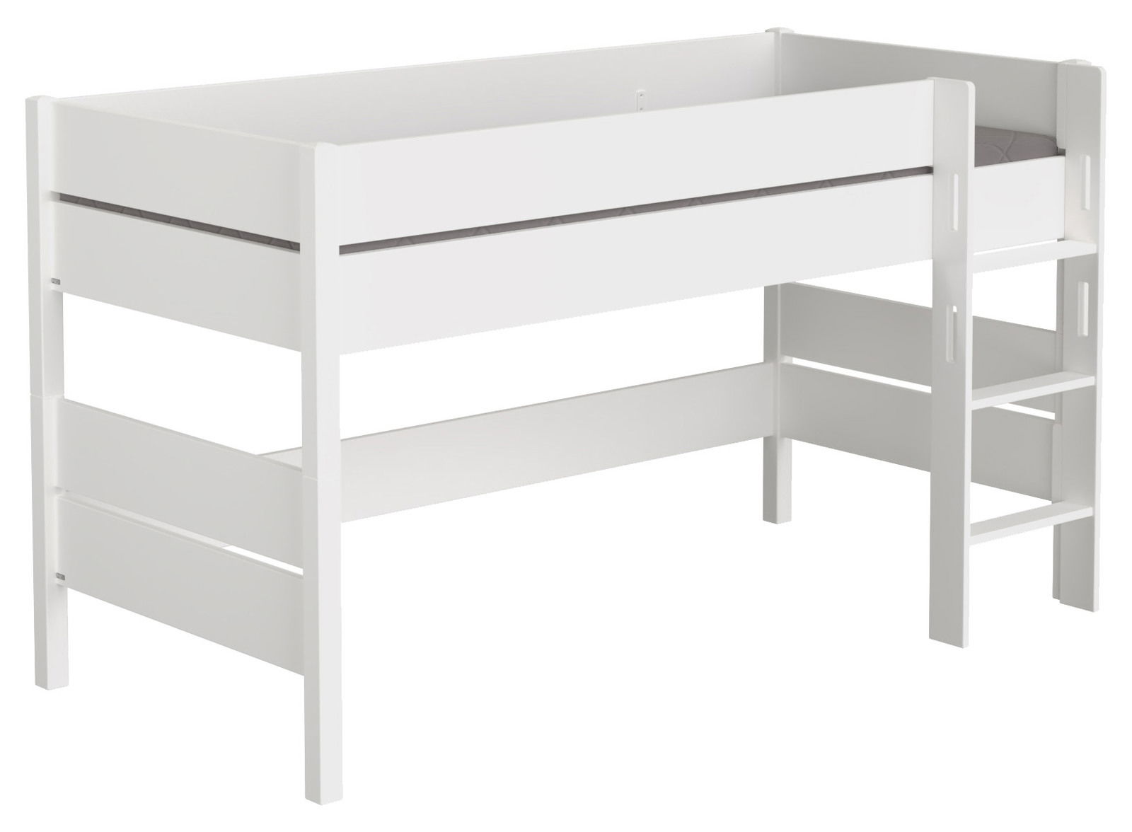 Weißes Spielbett mit Leiter, seitliche Perspektive