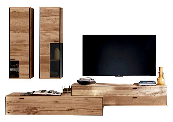 Moderne Wandkombination ANDRA aus Holz mit zwei hohen Schränken und einem TV-Board, frontal betrachtet.