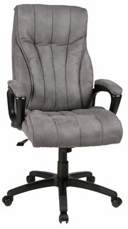 Grauer Chefsessel mit gepolstertem Sitz und Rückenlehne, Armlehnen und Rollen, Vorderansicht.