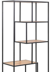 Modernes Regal mit schwarzem Metallrahmen und Holzböden, seitliche Perspektive