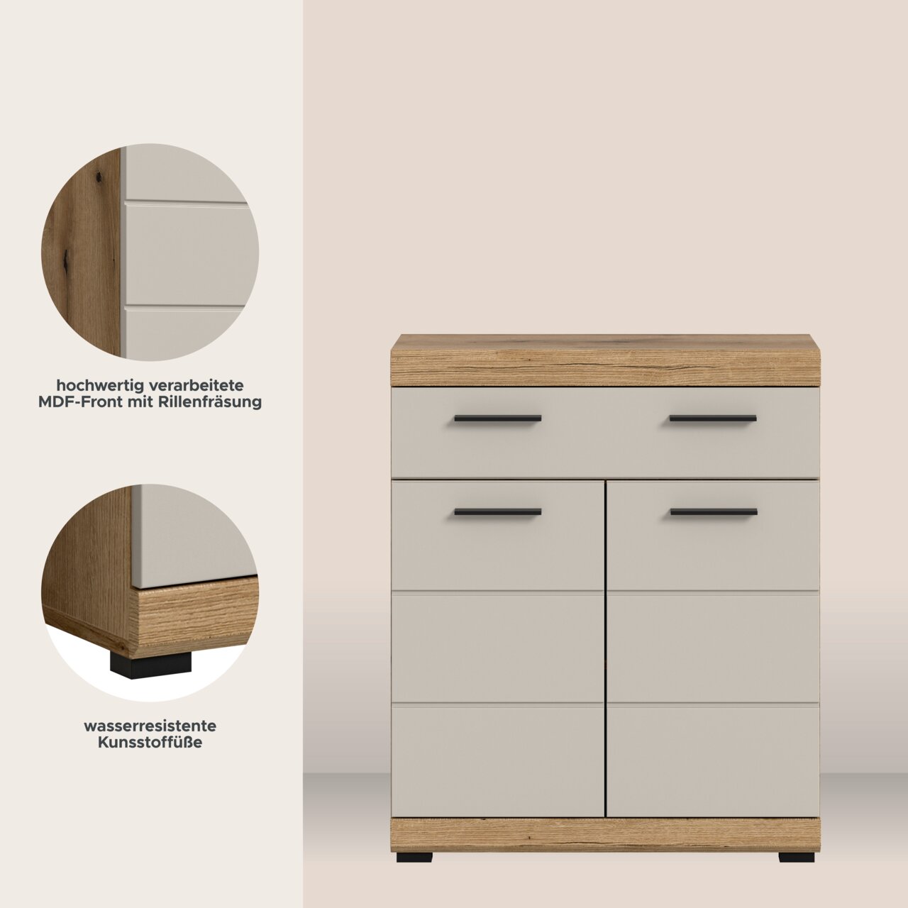 Moderne Kommode in Holzoptik mit hellen MDF-Fronten mit Rillenfräsung, zwei Schubladen und zwei Türen mit schwarzen Griffen sowie wasserresistenten Kunststofffüßen, Frontansicht.