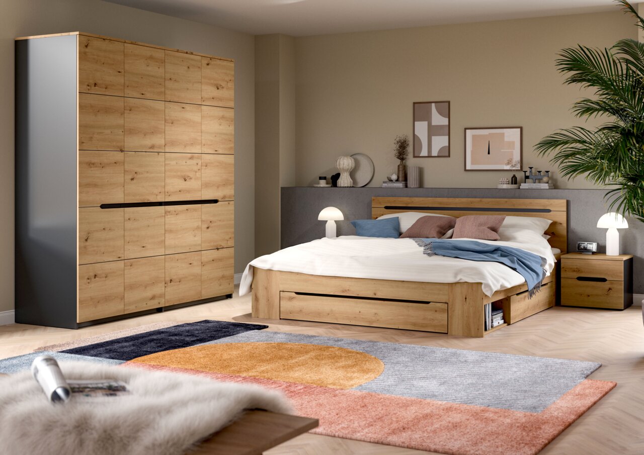 MID.YOU Kleiderschrank 4-türig CANU Modernes Schlafzimmer mit Holzbett inklusive Stauraum-Schublade, passendem Nachttisch und großem Kleiderschrank in Eiche-Optik, aufgenommen aus schräger Frontperspektive.