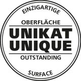 Rundes Siegel mit der Aufschrift 'Einzigartige Oberfläche, Unikat, Outstanding, Unique, Surface' in schwarzer Schrift auf weißem Hintergrund, Draufsicht.
