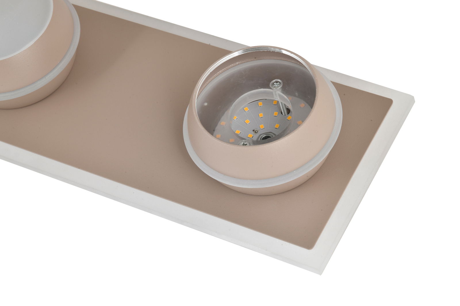 Nahaufnahme einer LED-Deckenleuchte mit zwei runden Leuchtkörpern auf einer rechteckigen Basis, aus seitlicher Perspektive.