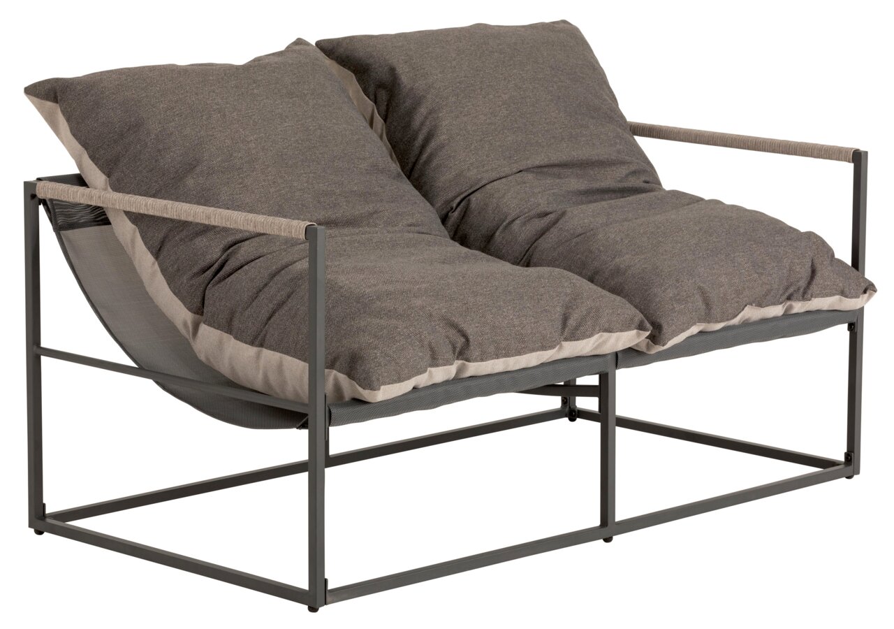 Zweiersitziges Lounge-Sofa mit grauen Kissen und Metallrahmen, seitliche Perspektive