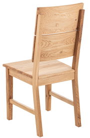 Rückansicht eines Holzstuhls mit natürlicher Holzmaserung