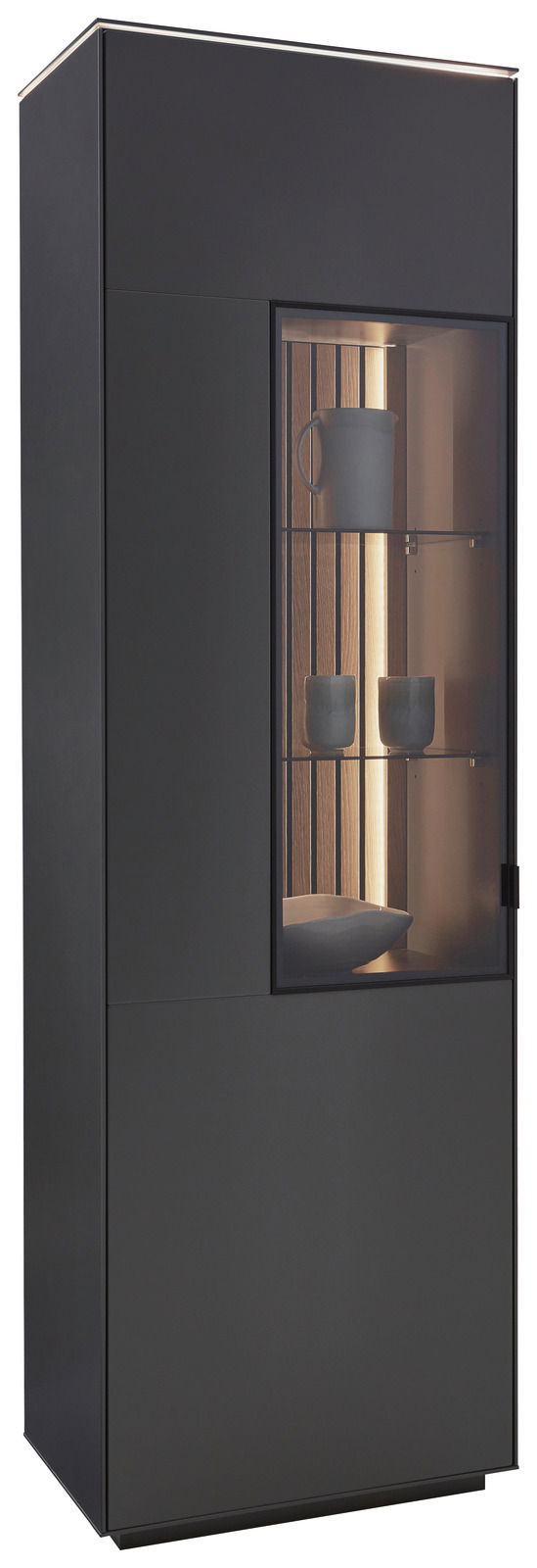 Moderne schwarze Vitrine mit Glastür, seitlicher Perspektive, beleuchtetem Innenraum und dekorativen Objekten.
