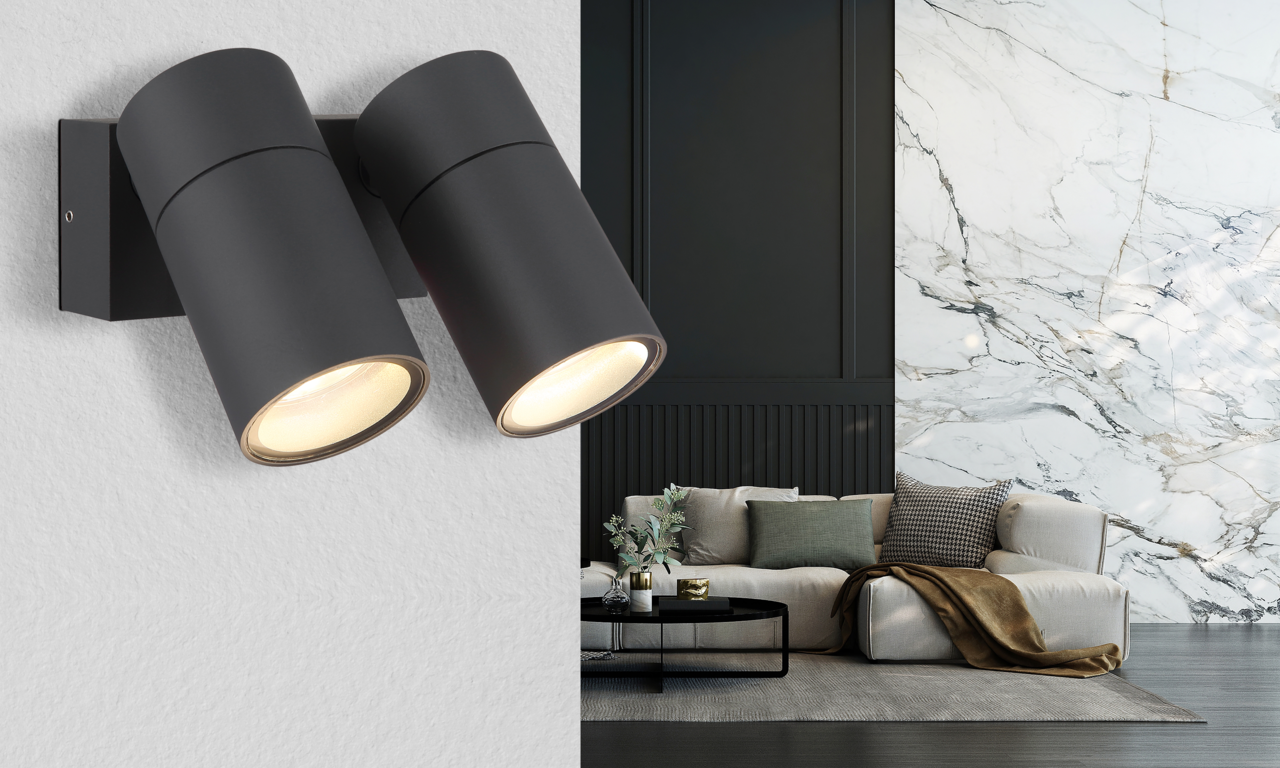 Moderne schwarze Außenwandleuchte mit zwei zylindrischen Strahlern, seitliche Perspektive.