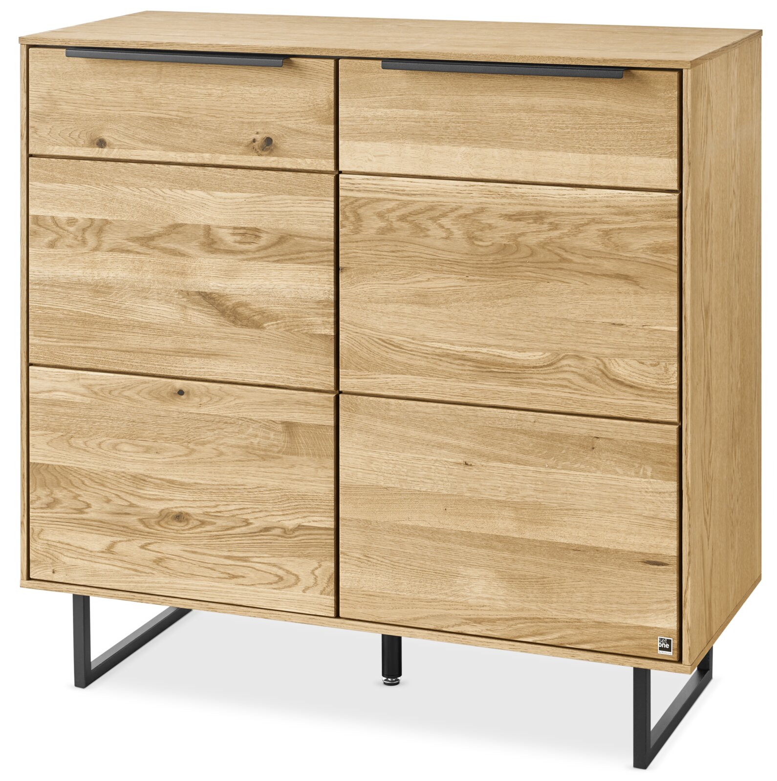 Set one by Musterring Sideboard SET ONE JACKSON Holzkommode aus Eiche mit vier Schubladen, schwarzen Griffleisten und Metallgestell, freigestellt in schräger Frontansicht