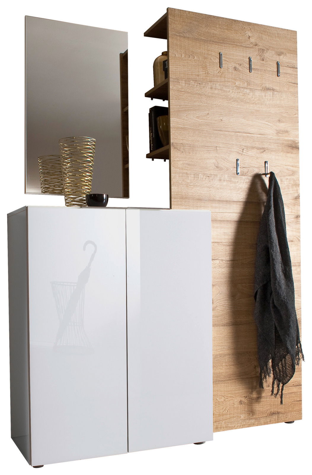 Schuhschrank und Garderobenkombination in moderner Perspektive mit weißem Schrank, Spiegel und Holzelementen.