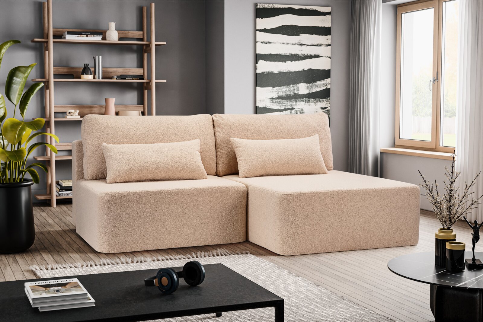 MID.YOU Schlafsofa L-Form rechts AMSTERIX Beiges Schlafsofa in L-Form mit rechter Ausrichtung, in einem modernen Wohnzimmer mit Regal, Pflanzen und Kunstwerk, seitliche Perspektive.