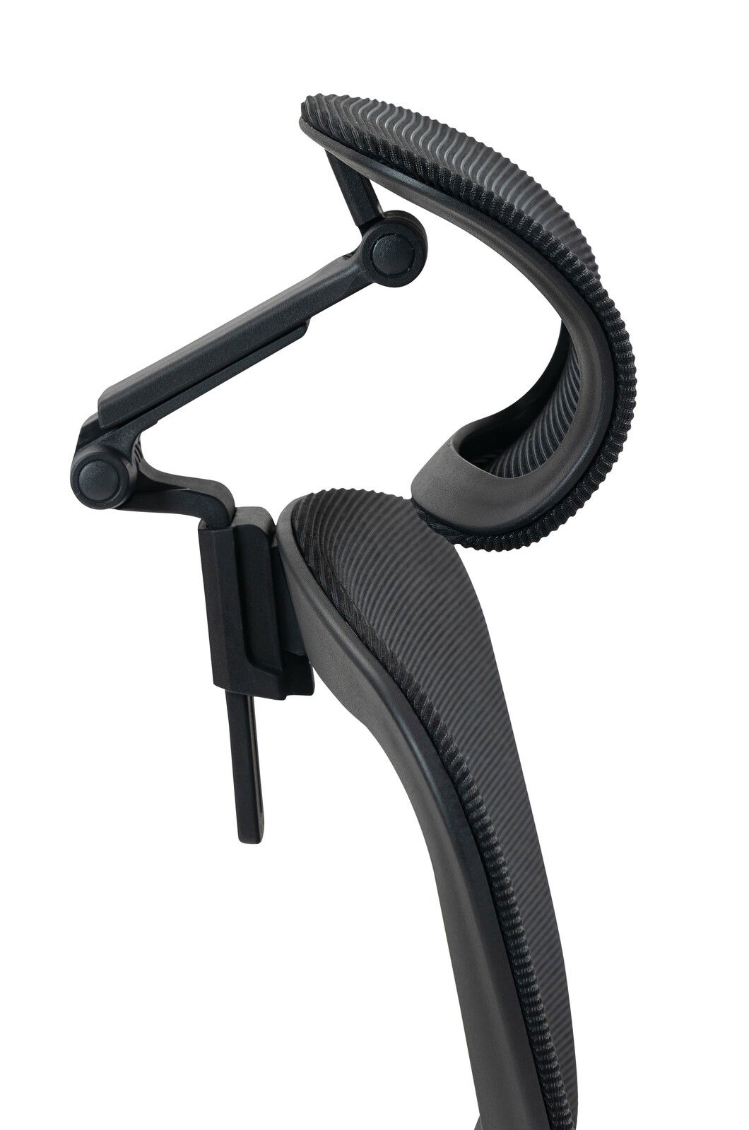 Nahaufnahme der Kopfstütze eines Drehstuhls mit schwarzer, gerippter Oberfläche und verstellbarem Mechanismus, seitliche Perspektive.