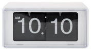Retro Flip-Uhr in Weiß mit schwarzem Ziffernblatt, zeigt die Zeit 10:10 AM an, frontale Ansicht.