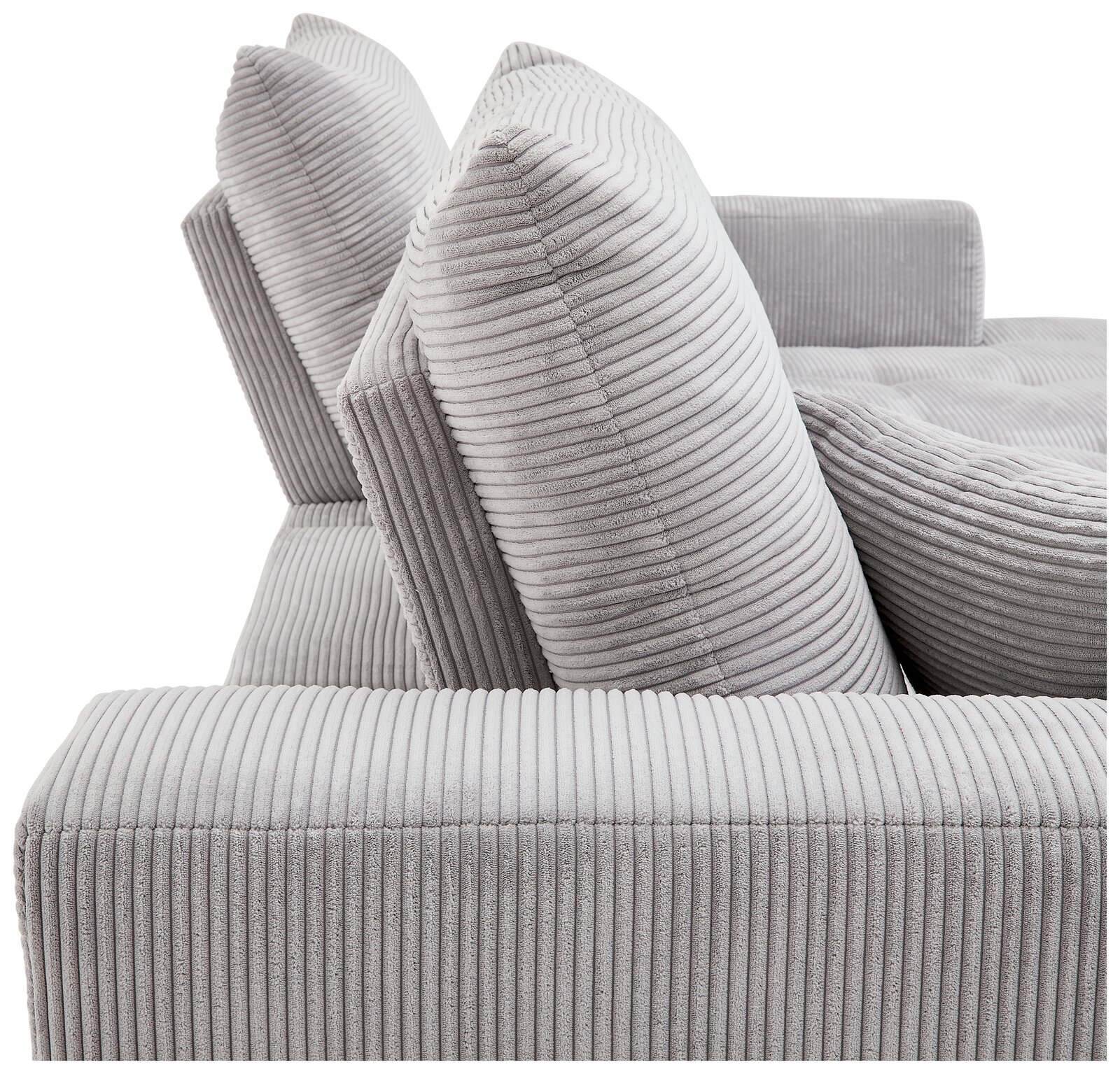 Nahaufnahme eines modernen, grauen Ecksofas mit geripptem Stoffbezug, seitliche Perspektive.