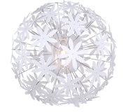 Moderne Hängeleuchte mit weißen Blüten aus der Frontalperspektive