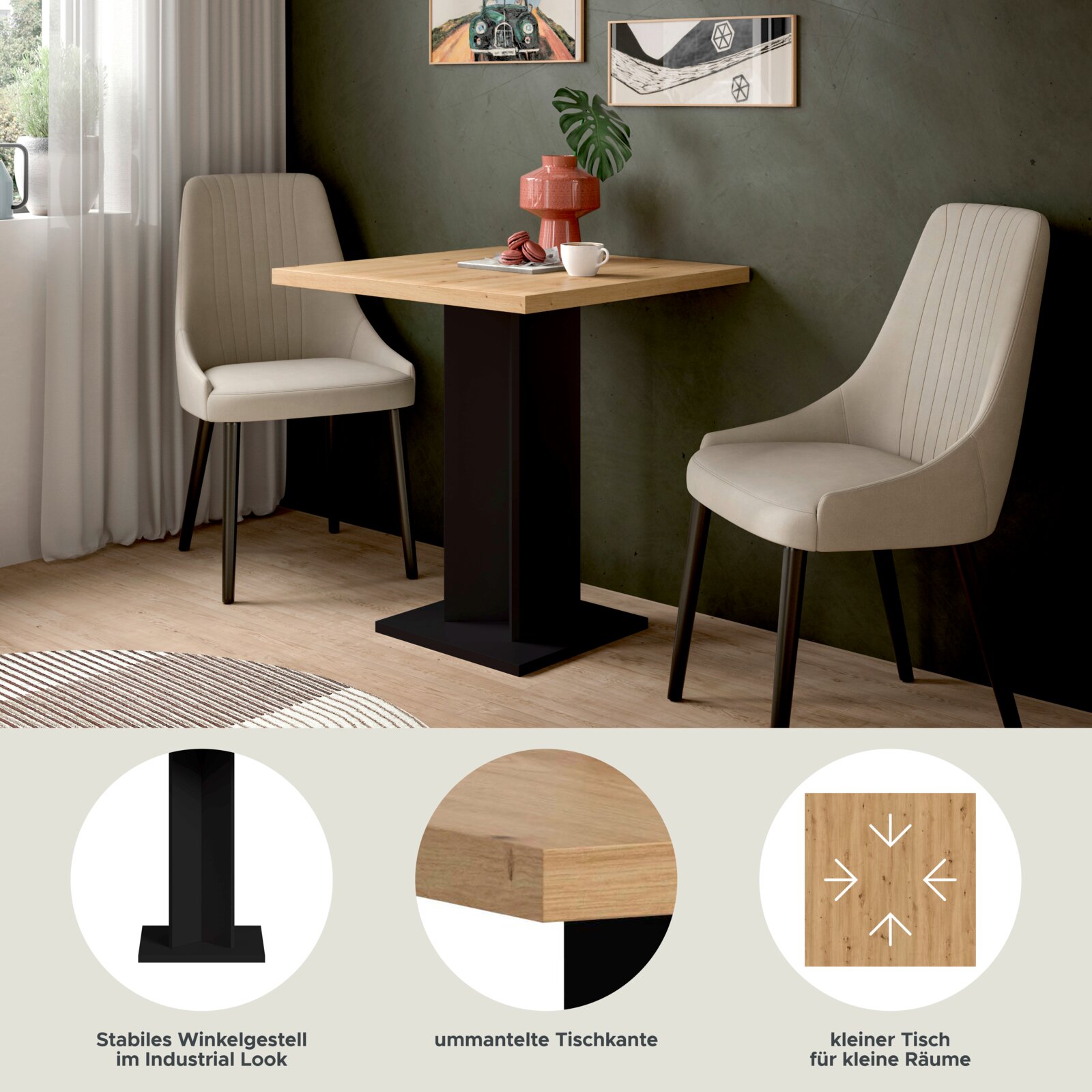 Quadratischer Esstisch im Industrial-Look mit heller Holzplatte und schwarzem Metall-Winkelgestell, in einem Essbereich zwischen zwei beigen Stühlen, perspektivisch in schräger Vorderansicht