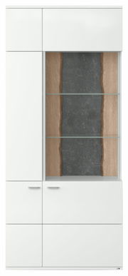 Moderne Vitrine mit weißem Korpus, Glasregalen und Holz- sowie Steinelementen, Frontalansicht.