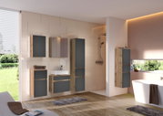 Moderner Waschbeckenunterschrank in Holzoptik mit grauen Fronten, frontal fotografiert in einem stilvollen Badezimmer.