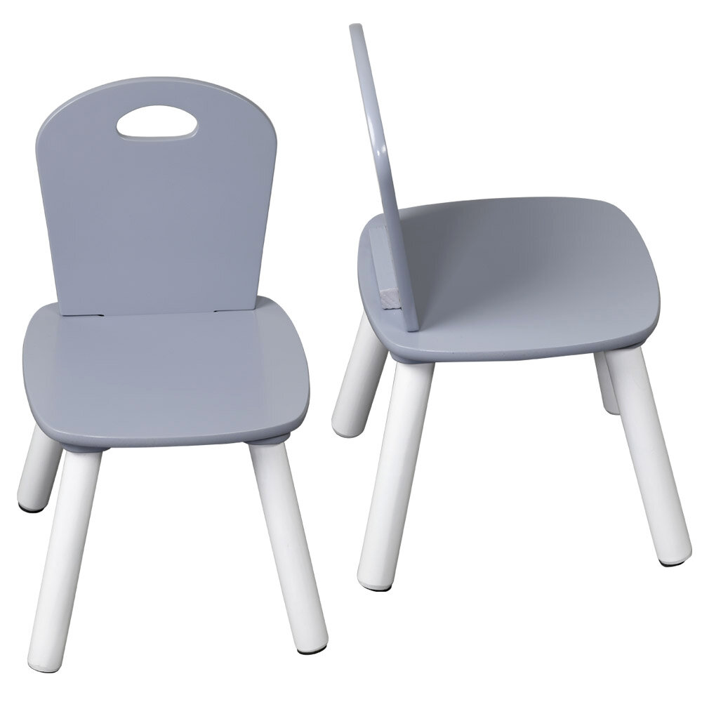 Zwei graue Kinderstühle mit weißen Beinen, einer von vorne und einer von der Seite gesehen.