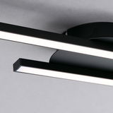 Moderne Deckenleuchte GO mit zwei parallelen, schwarzen Lichtleisten, seitliche Perspektive