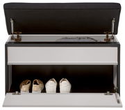 Garderoben-Set mit geöffneter Sitzbank, zeigt Innenraum mit Schuhen, Frontansicht