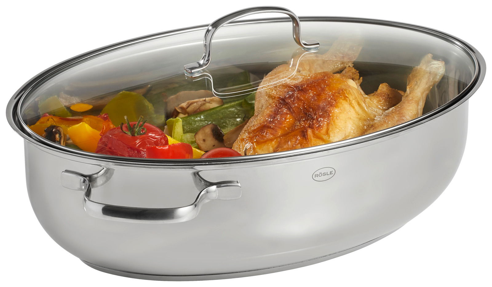 Rösle Bräter oval ELEGANCE Ovaler Bräter Elegance aus Edelstahl mit Glasdeckel, gefüllt mit gebratenem Hähnchen und Gemüse, seitliche Perspektive