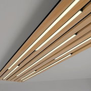 Moderne LED-Deckenleuchte mit Holzlamellen, von unten betrachtet.