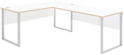 Moderner weißer Eckschreibtisch mit Holzdetails und Metallbeinen, seitliche Perspektive