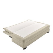 Functionele bank in beige, van schuin bovenaf gefotografeerd, in uitgeklapte stand als bed.