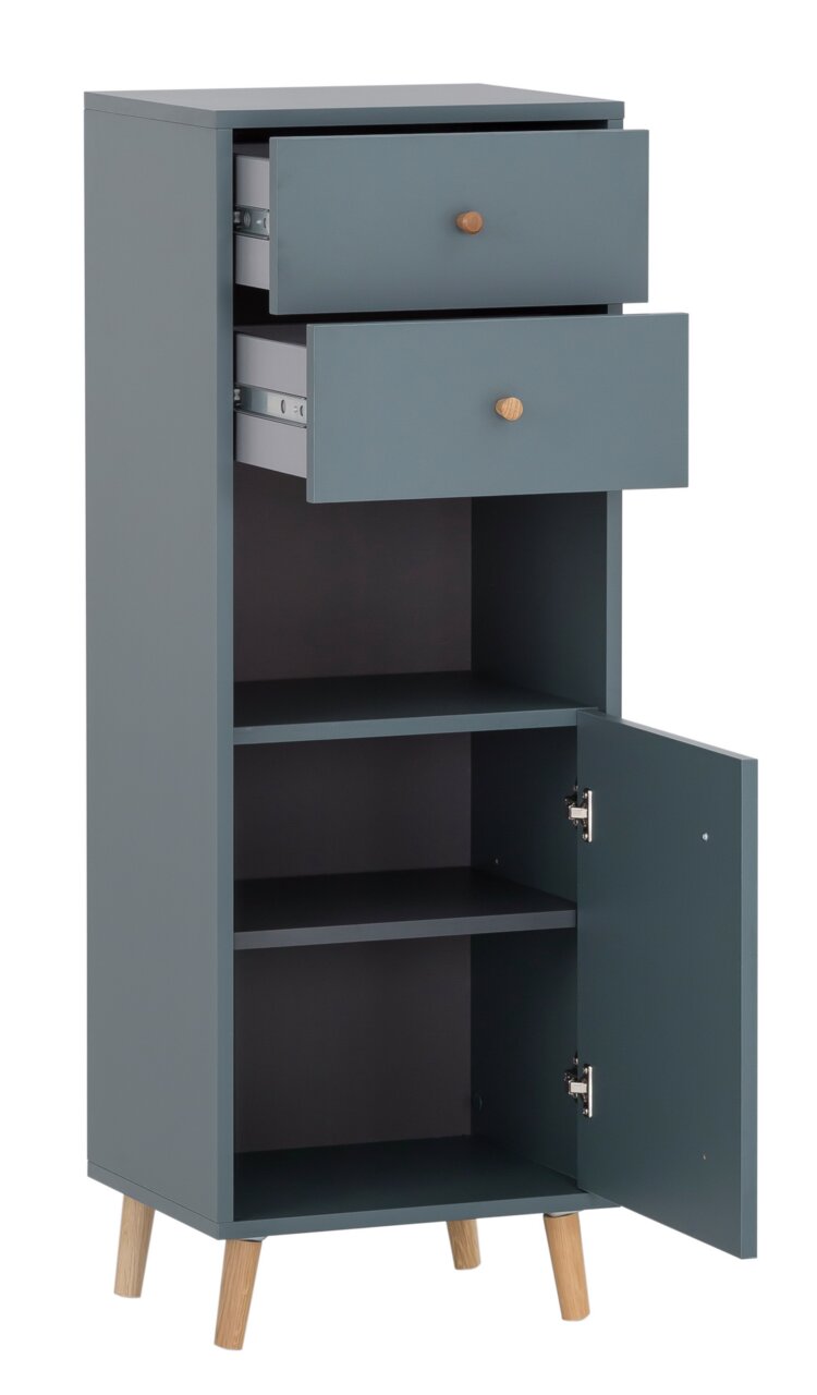 Graues Highboard mit zwei offenen Schubladen und einer geöffneten Tür, auf Holzbeinen stehend, seitliche Perspektive