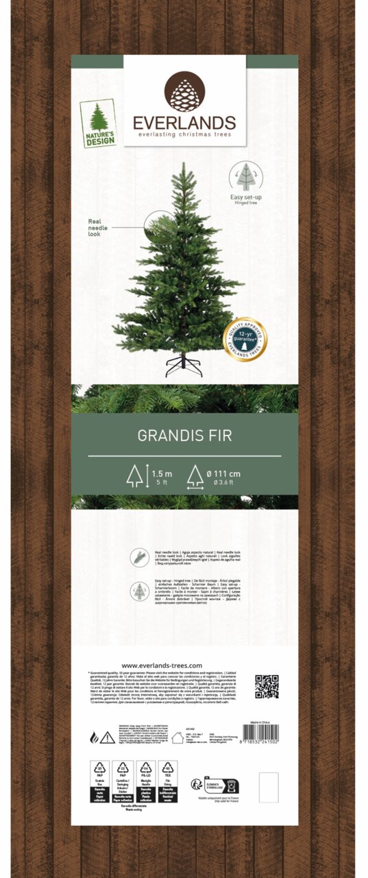 Kunstkerstboom Grandis Fir, 1,5 m hoog, diameter 111 cm, met realistisch naaldblad en eenvoudig op te zetten, vooraanzicht.