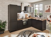 Moderne Küche mit Eckunterschrank in schwarzem Design, fotografiert aus einer leicht erhöhten Perspektive, die den gesamten Raum zeigt.