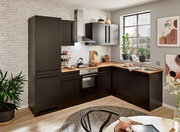 Moderne Küche mit Eckunterschrank in schwarzem Design, fotografiert aus einer leicht erhöhten Perspektive, die den gesamten Raum zeigt.