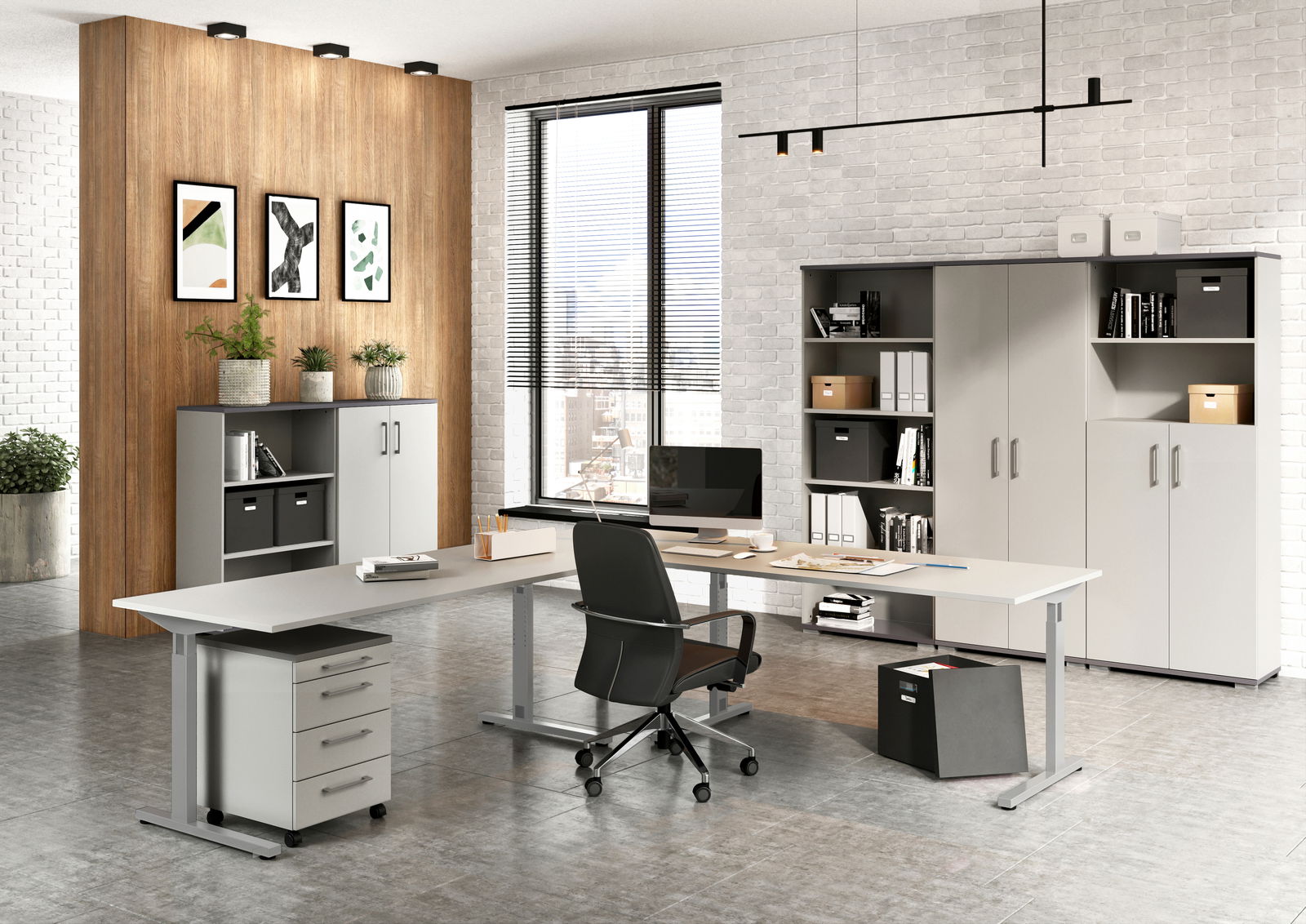 Moderne Büroumgebung mit Schreibtisch, Rollcontainer und Aktenschränken in einer hellen, stilvollen Perspektive.