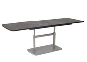 Moderner Couchtisch mit grauer Tischplatte und verstellbarem Metallgestell, seitliche Perspektive