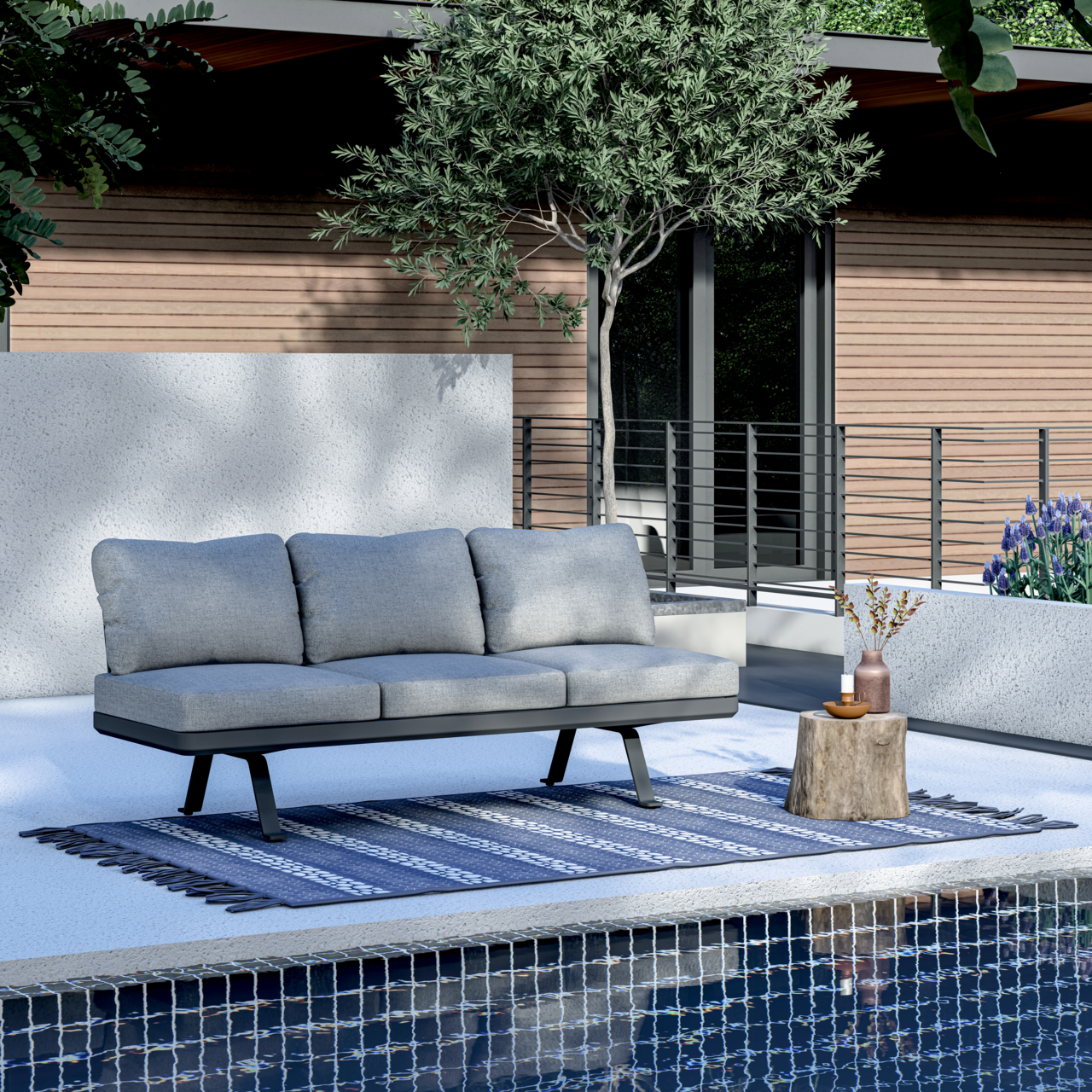 Moderner 3-Sitzer Loungeelement in einem stilvollen Außenbereich, seitliche Perspektive.