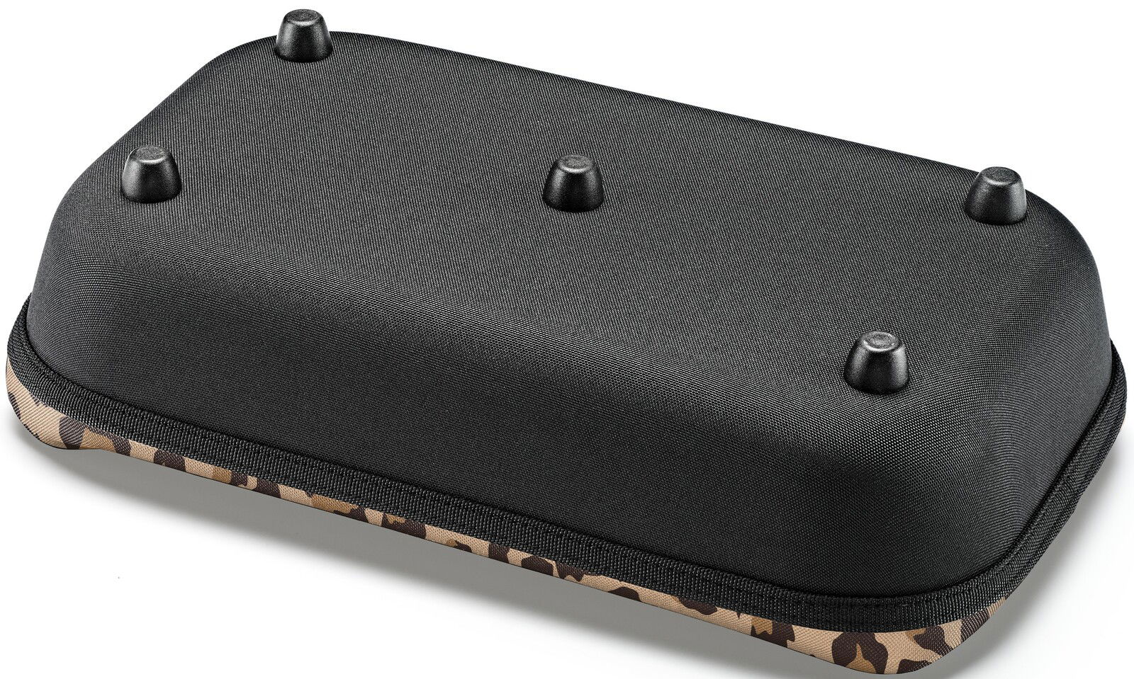 Unterseite eines schwarzen Einkaufskorbs mit vier Füßen und einem Rand im Leopardenmuster, Perspektive von unten.