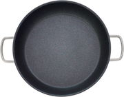 Ansicht von oben auf eine runde, schwarze Servierpfanne mit zwei Griffen, Modell PermaDur Advance, Durchmesser 32 cm.